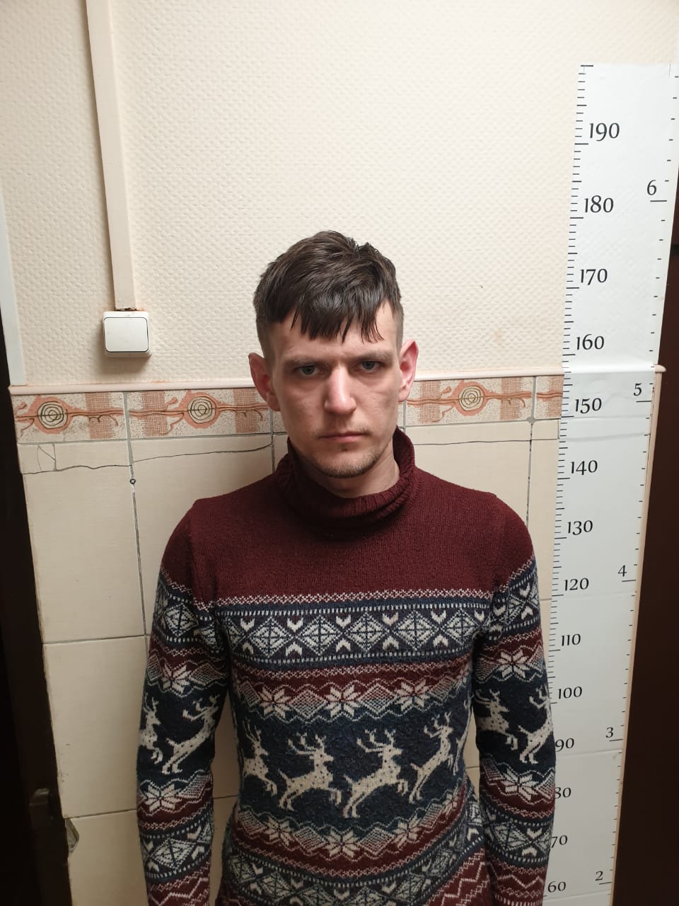 31 летний мужчина. 26 Летний парень. Задержание закладчика в Питере. В Красносельском районе задержали.