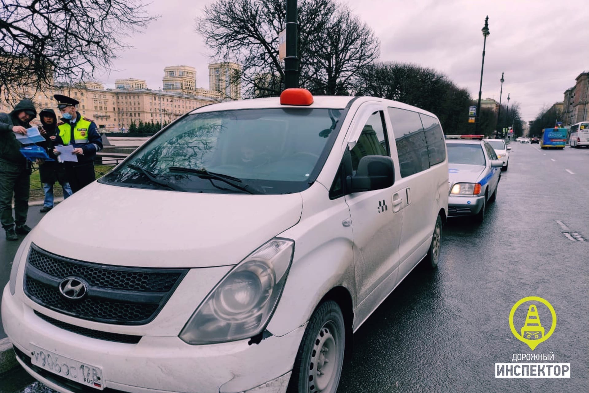 Две девочки на одном самокате попали под колеса легковушки на Васильевском  острове — Мегаполис