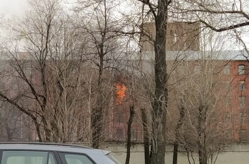 Комната на октябрьской набережной