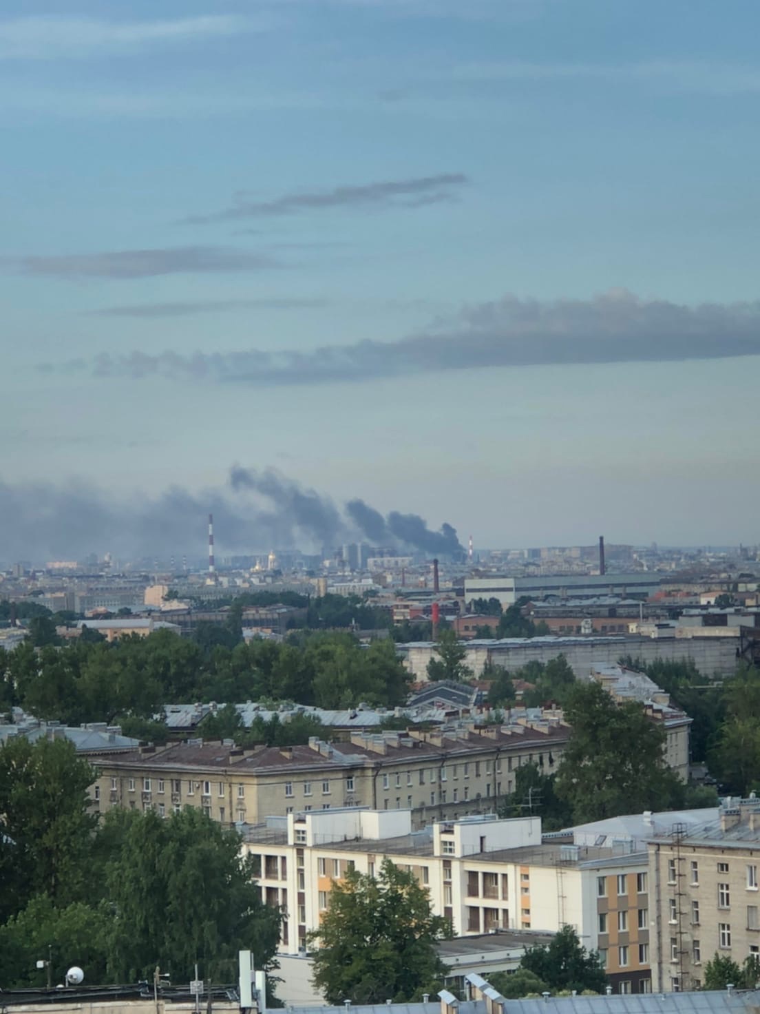 Металлический ангар с пристройкой сгорели недалеко от Московских ворот —  Мегаполис