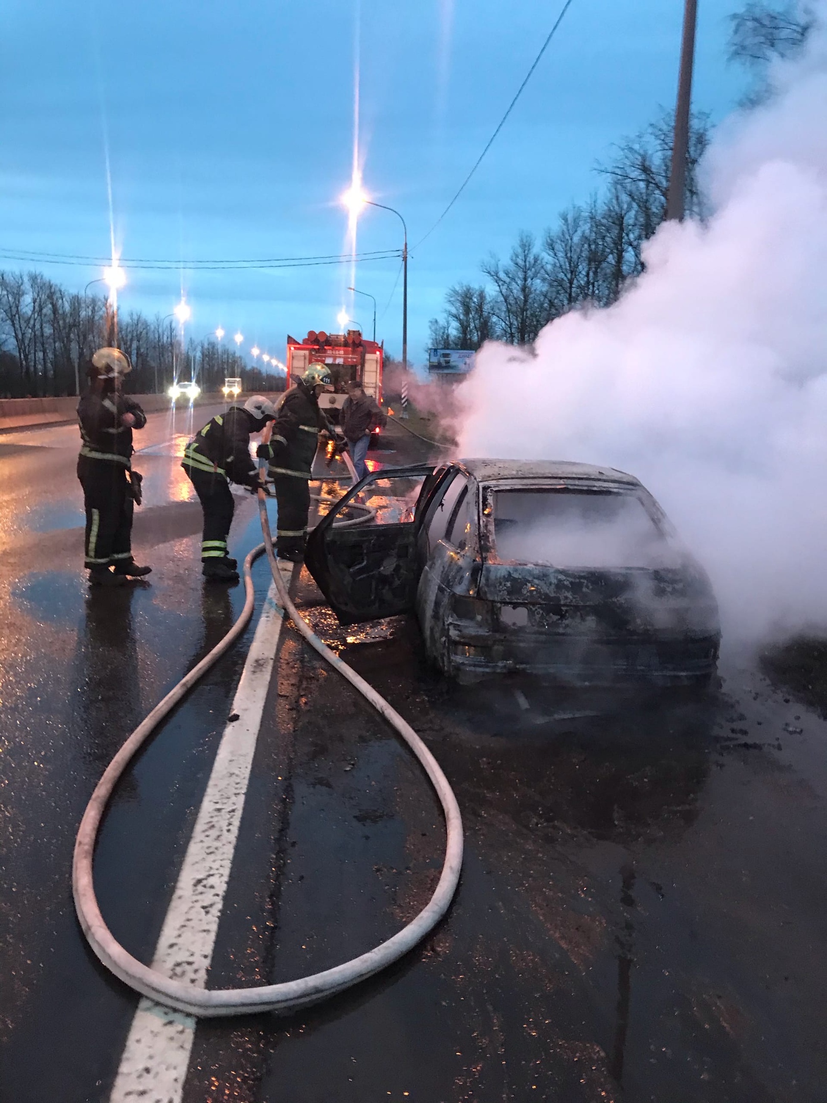 ВАЗ 2112 сгорел в Тосненском районе, пострадавших нет — Мегаполис