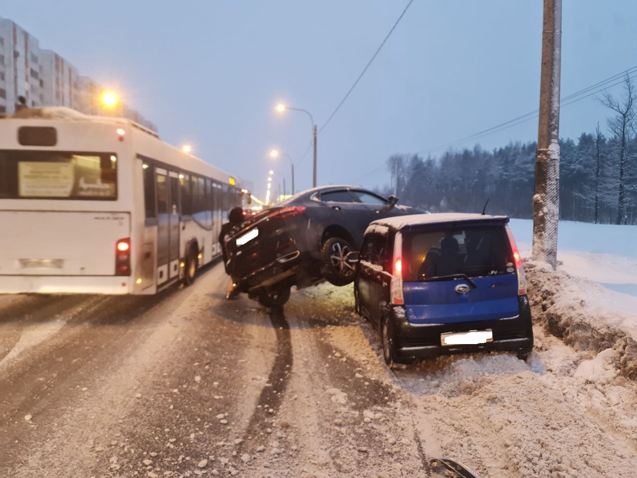 Обычное женское доминирование»: Дама на Haval взгромоздилась на Subaru на  улице Коммуны — Мегаполис