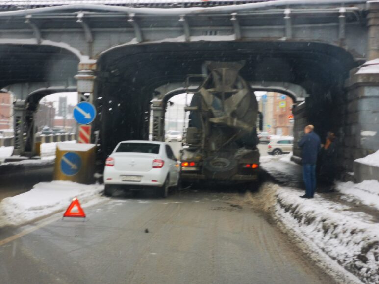 Бмв на обводном канале