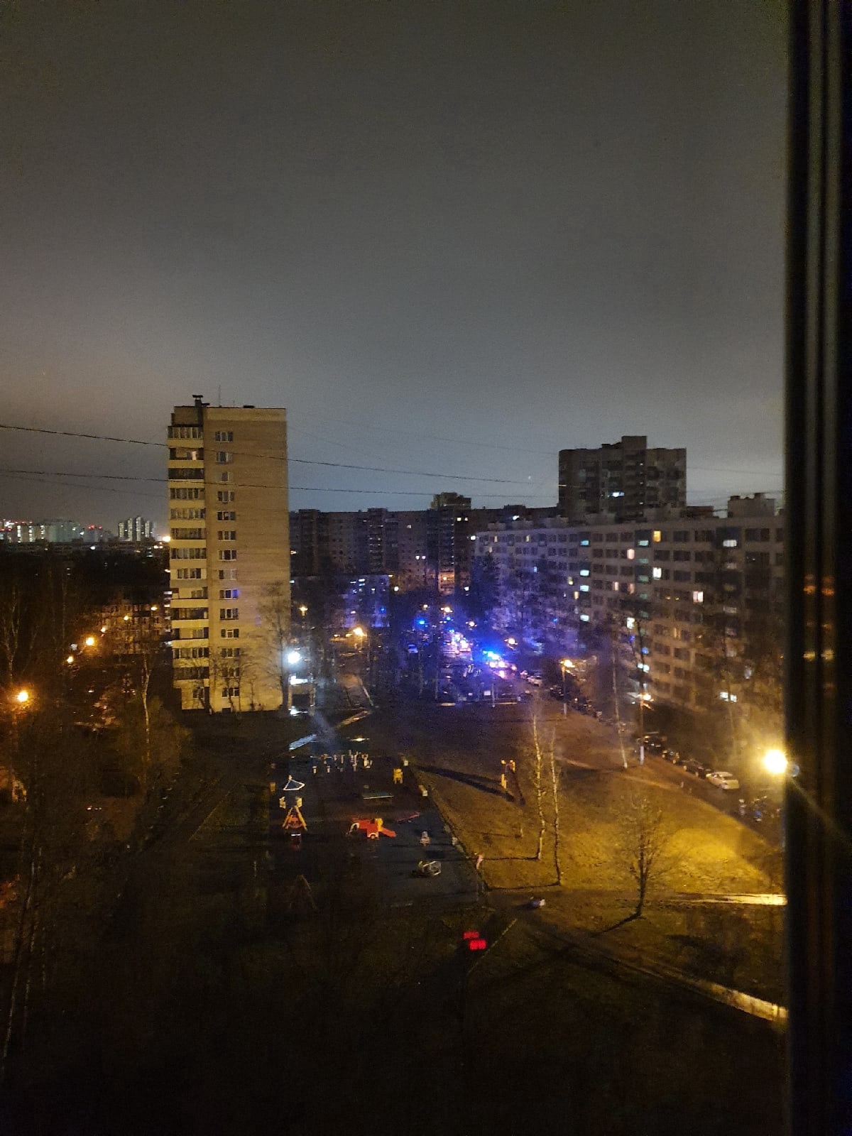 Что произошло в санкт петербурге сегодня взрыв. Взрыв на товарищеском проспекте. Товарищеский проспект 22к1. Санкт-Петербург товарищеский проспект 22к1. Ночные окна.
