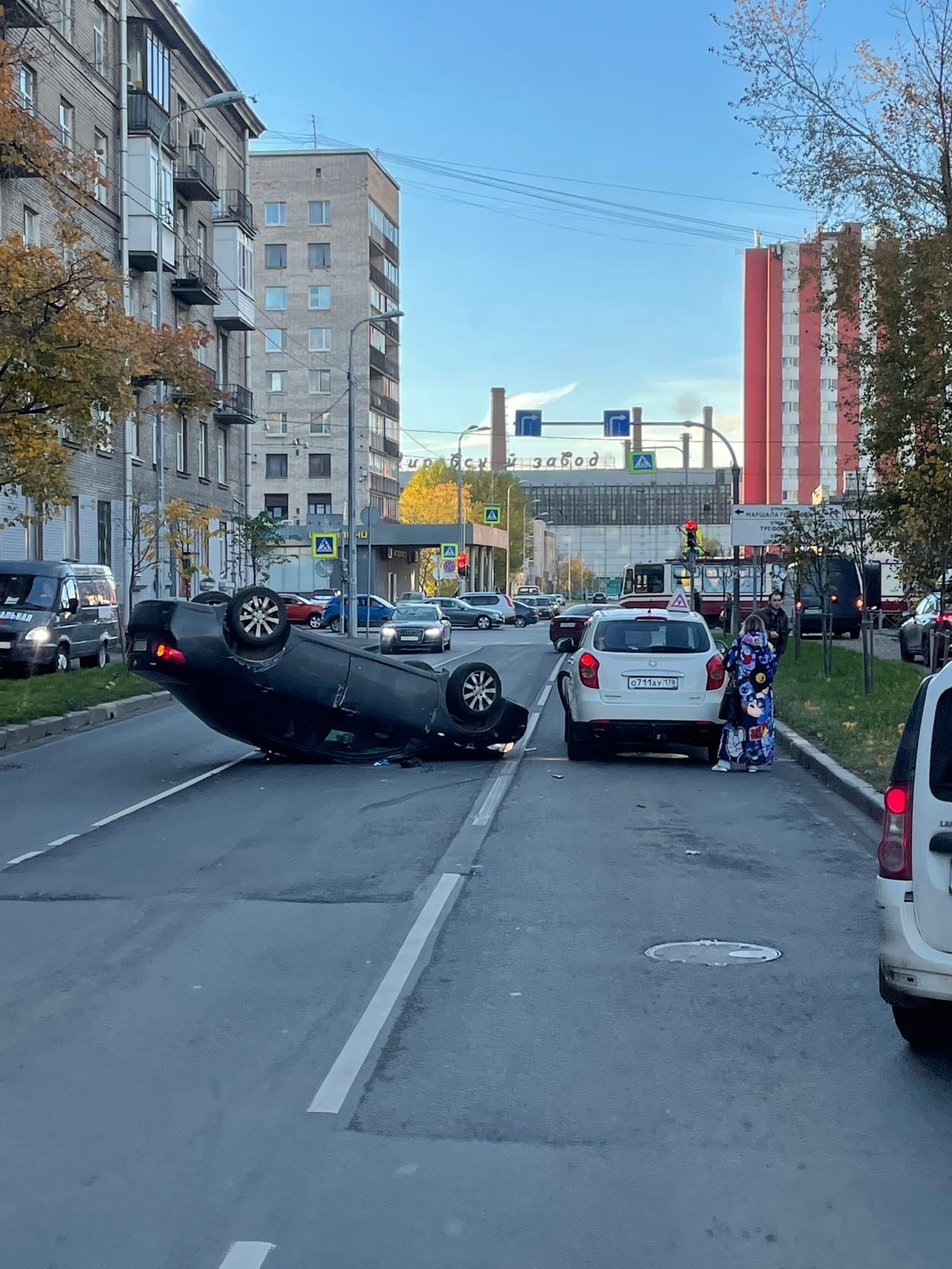 В Автово пьяный водитель ударил учебный «СсанЙон» и перевернулся на крышу —  Мегаполис