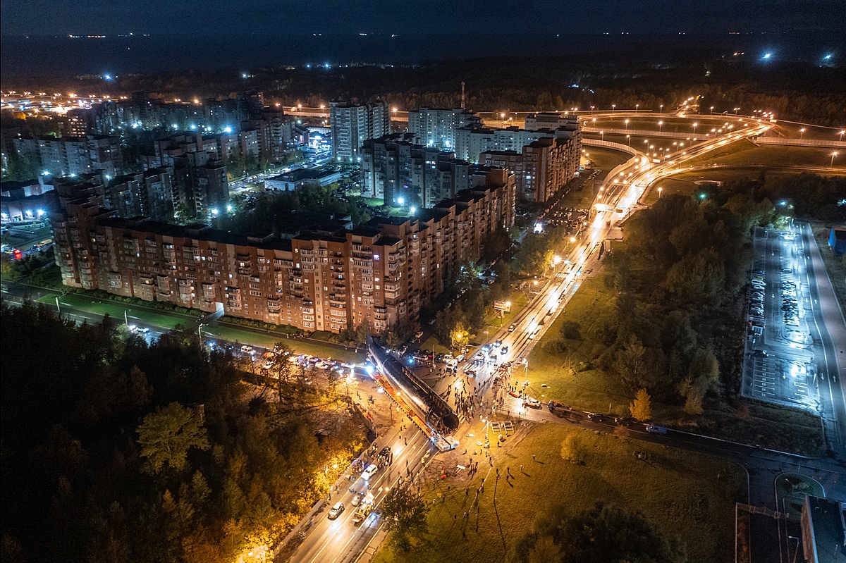 Мужчину увезли в больницу с Хасанской улицы после падения с 12-го этажа —  Мегаполис