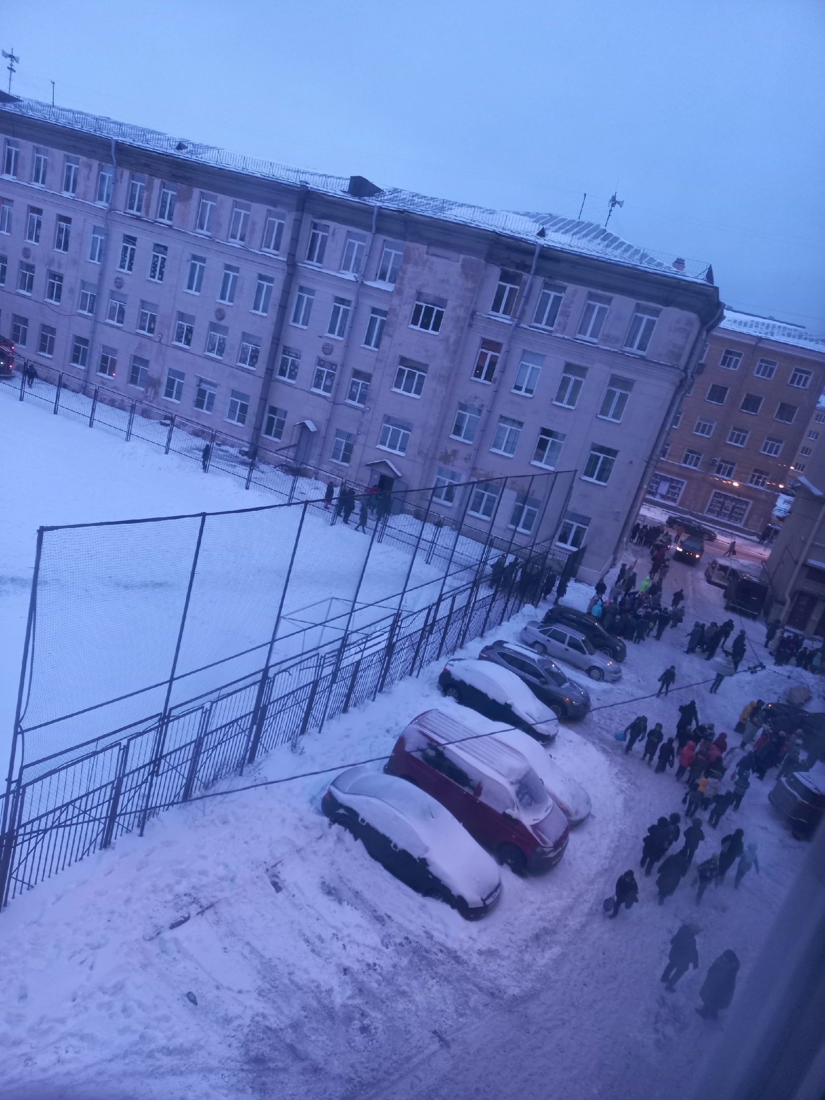 В подвале школы на улице Зои Космодемьянской загорелся элеткрощит —  Мегаполис