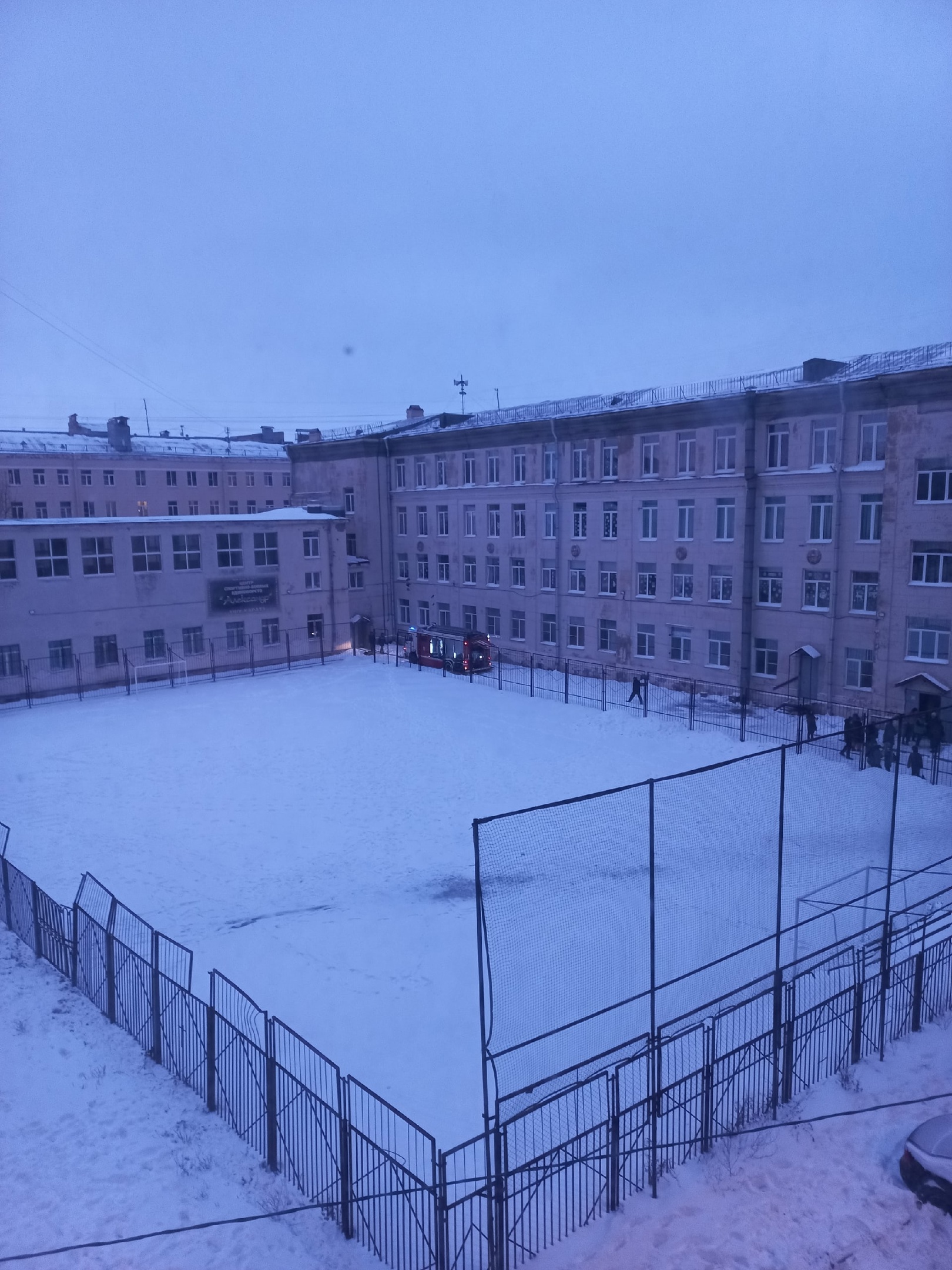 В подвале школы на улице Зои Космодемьянской загорелся элеткрощит —  Мегаполис