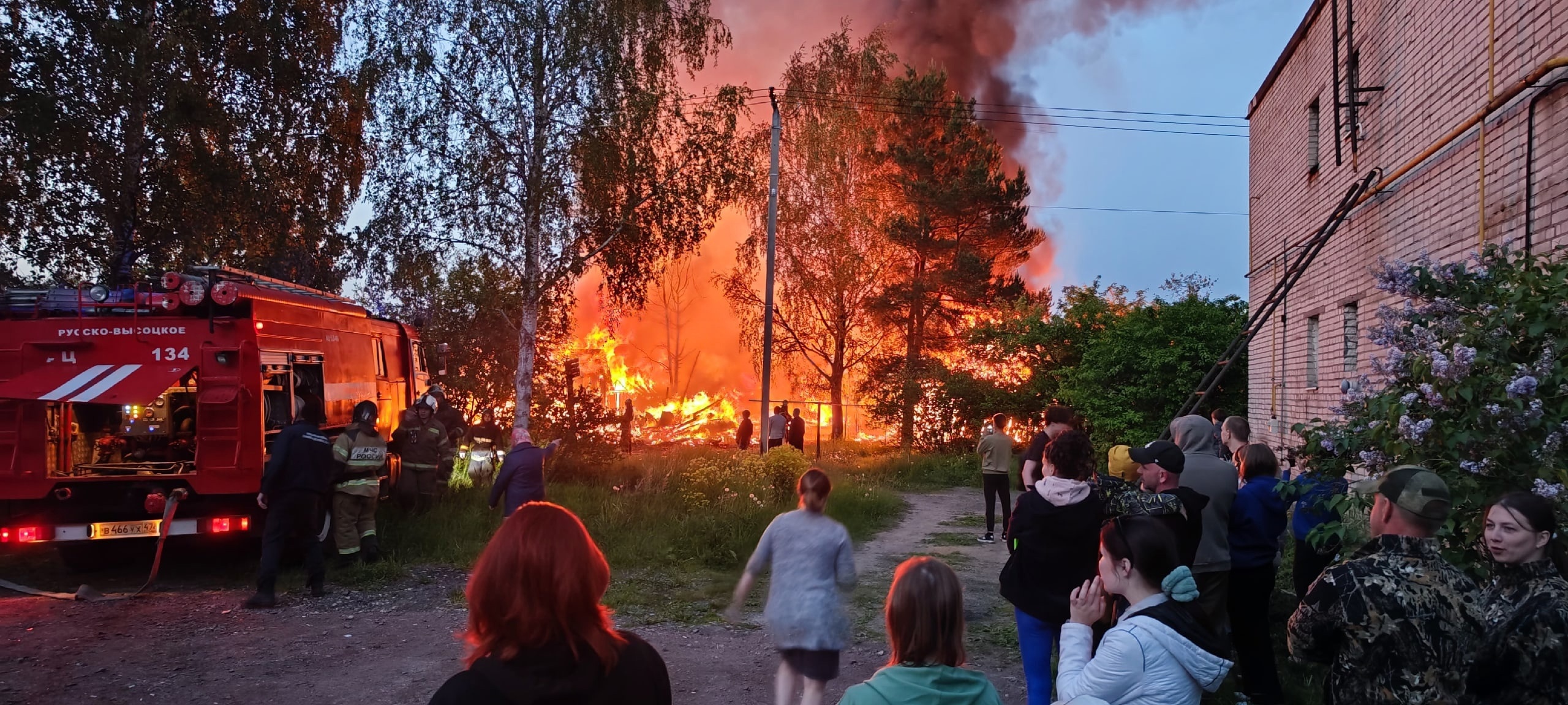 Кооперативные сараи сгорели дотла в Тайцах прошлой ночью — Мегаполис