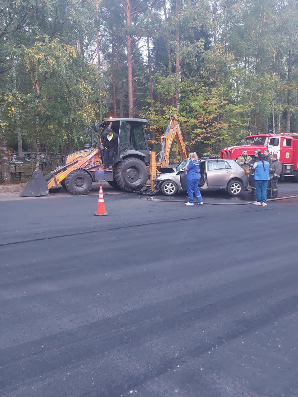 Водитель легковушки погиб, налетев на трактор на Приморском шоссе —  Мегаполис