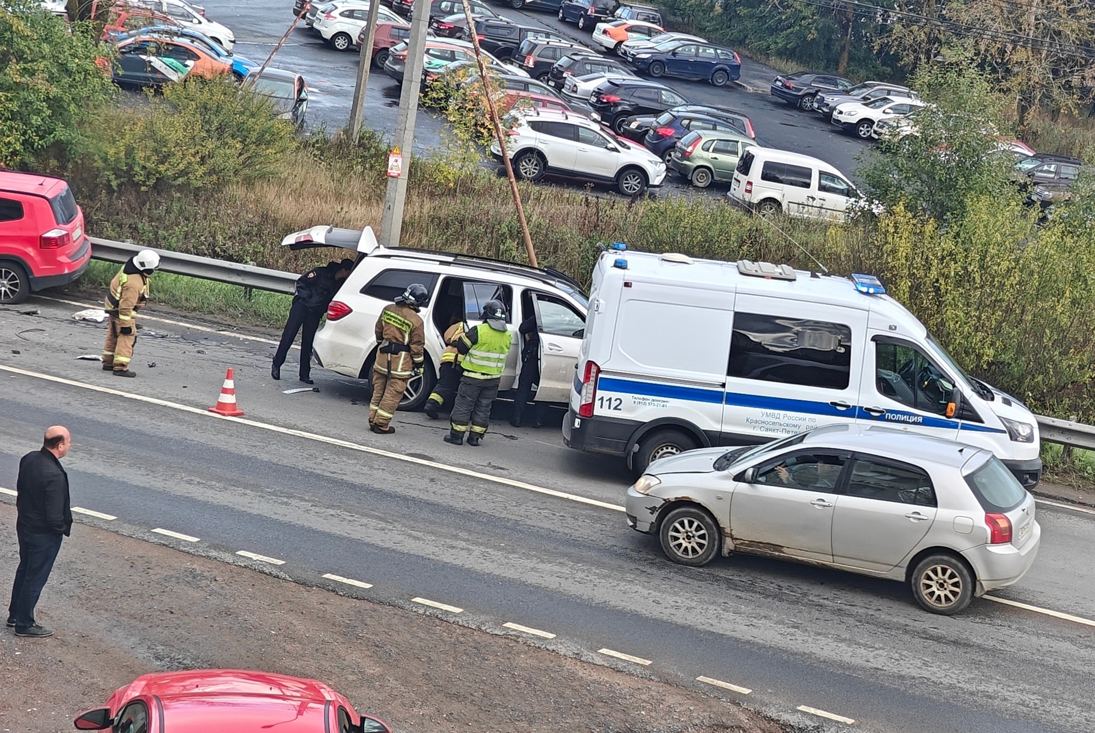 Водитель «Мерседеса» влетел в «Шевроле», пытаясь уйти от полиции в Красном  Селе — Мегаполис