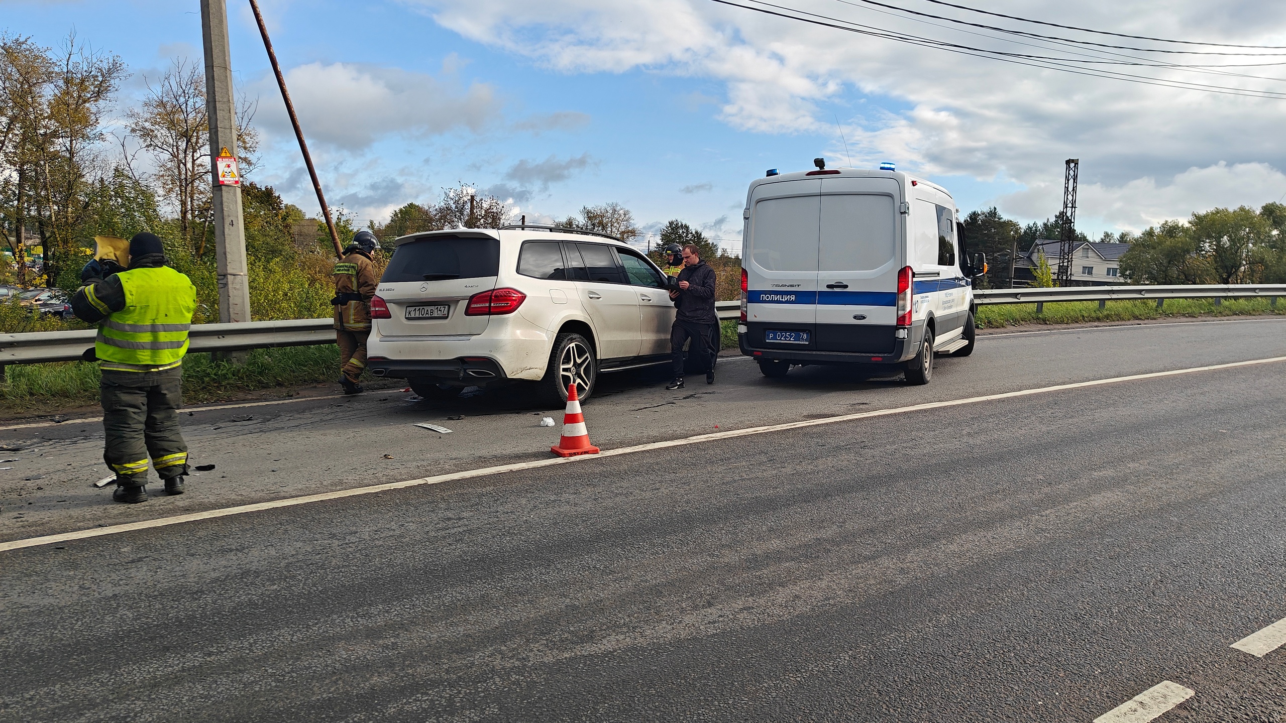 Водитель «Мерседеса» влетел в «Шевроле», пытаясь уйти от полиции в Красном  Селе — Мегаполис