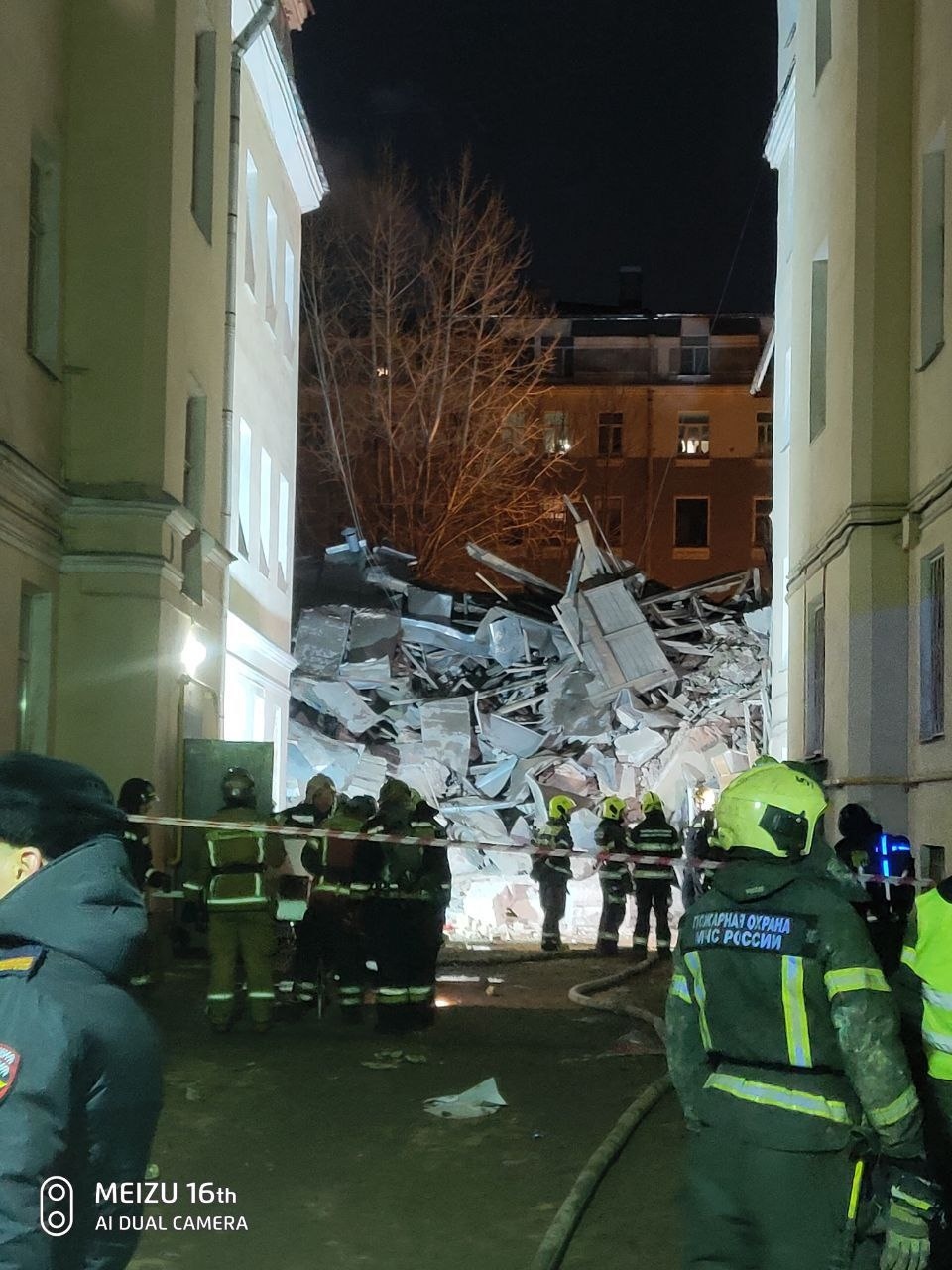 Шестиэтажный расселенный дом обрушился в центре Петербурга — Мегаполис