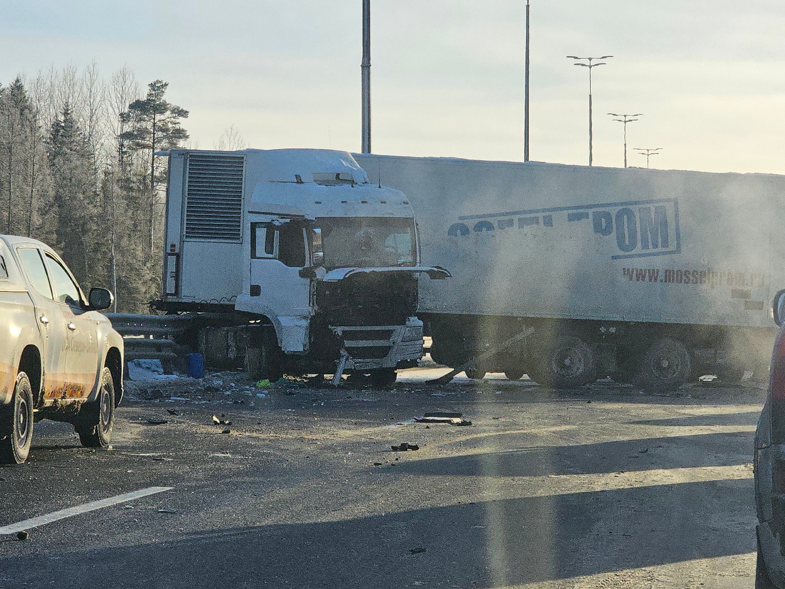 Трасса М-11 снова перекрыта из-за аварии: в Тосненском районе Ленобласти ее  перегородила фура — Мегаполис