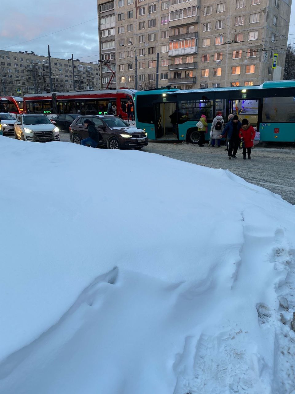 В аварии перед дамбой на КАДе есть пострадавшие. Взможны жертвы — Мегаполис