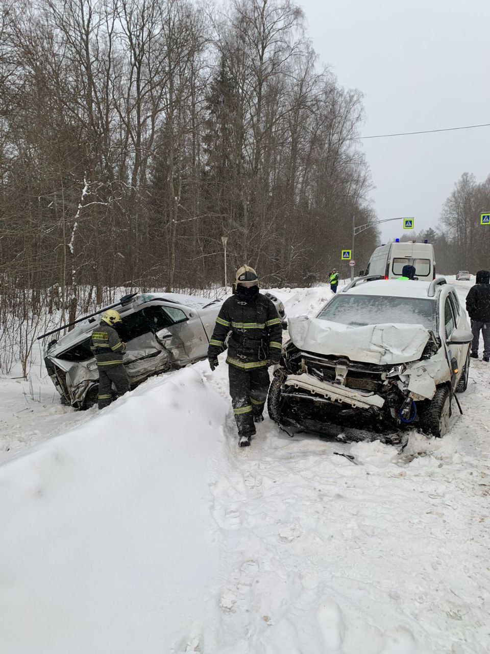 Водитель «Ларгуса» погиб, врезавшись во встречный «Дастер» под Кингисеппом  — Мегаполис