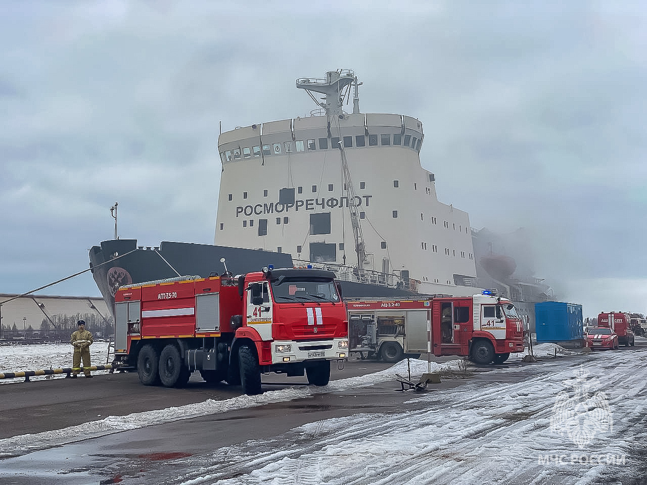 В Морском порту Петербурга тушат пожар на ледоколе «Ермак» — Мегаполис