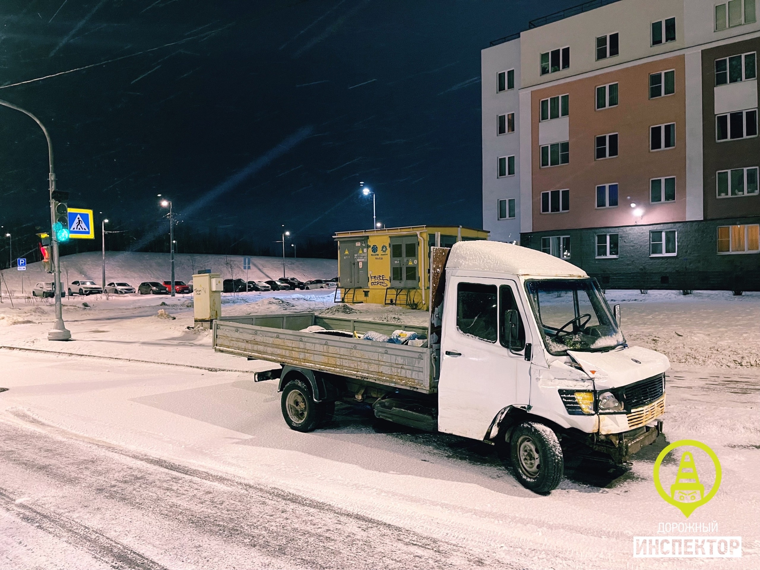 Мигрант на грузовичке протаранил полтора десятка машин и автобус. Его  положение усугубили показания алкотестера и купюры на принтере — Мегаполис