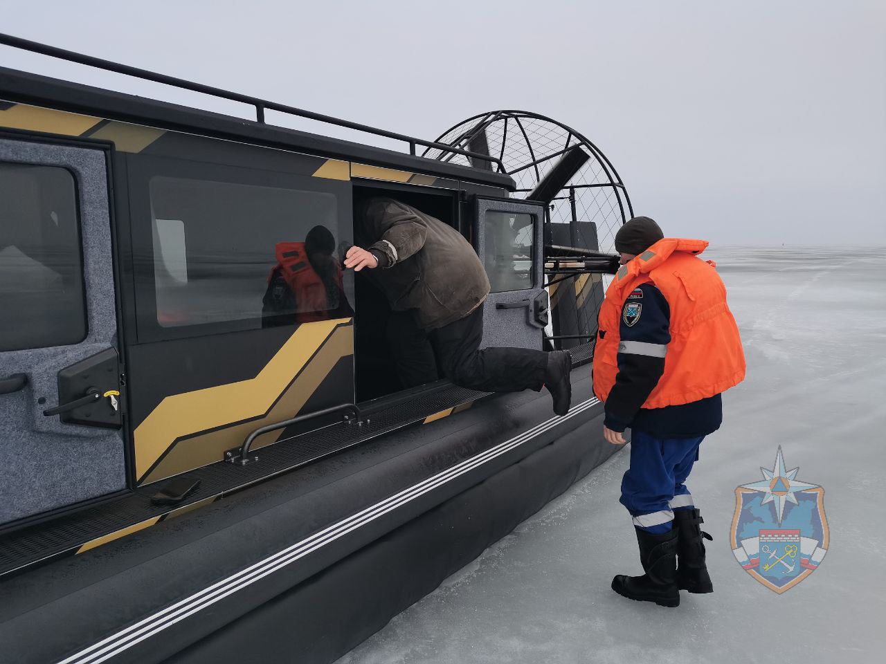 Спасатели вывезли с Ладоги заблудившегося рыбака — Мегаполис