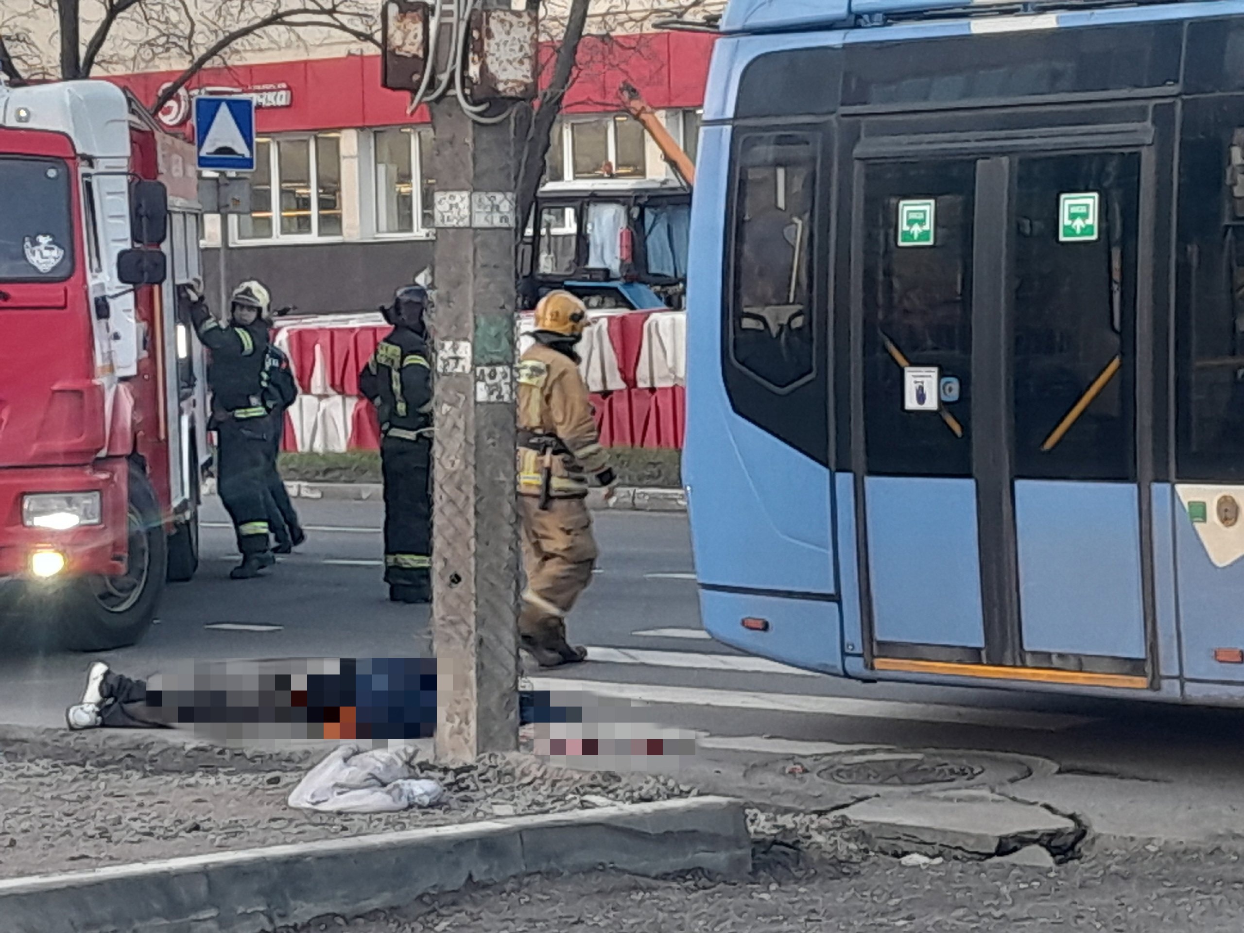 Троллейбус проехался по голове мужчины на улице Зины Портновой — Мегаполис