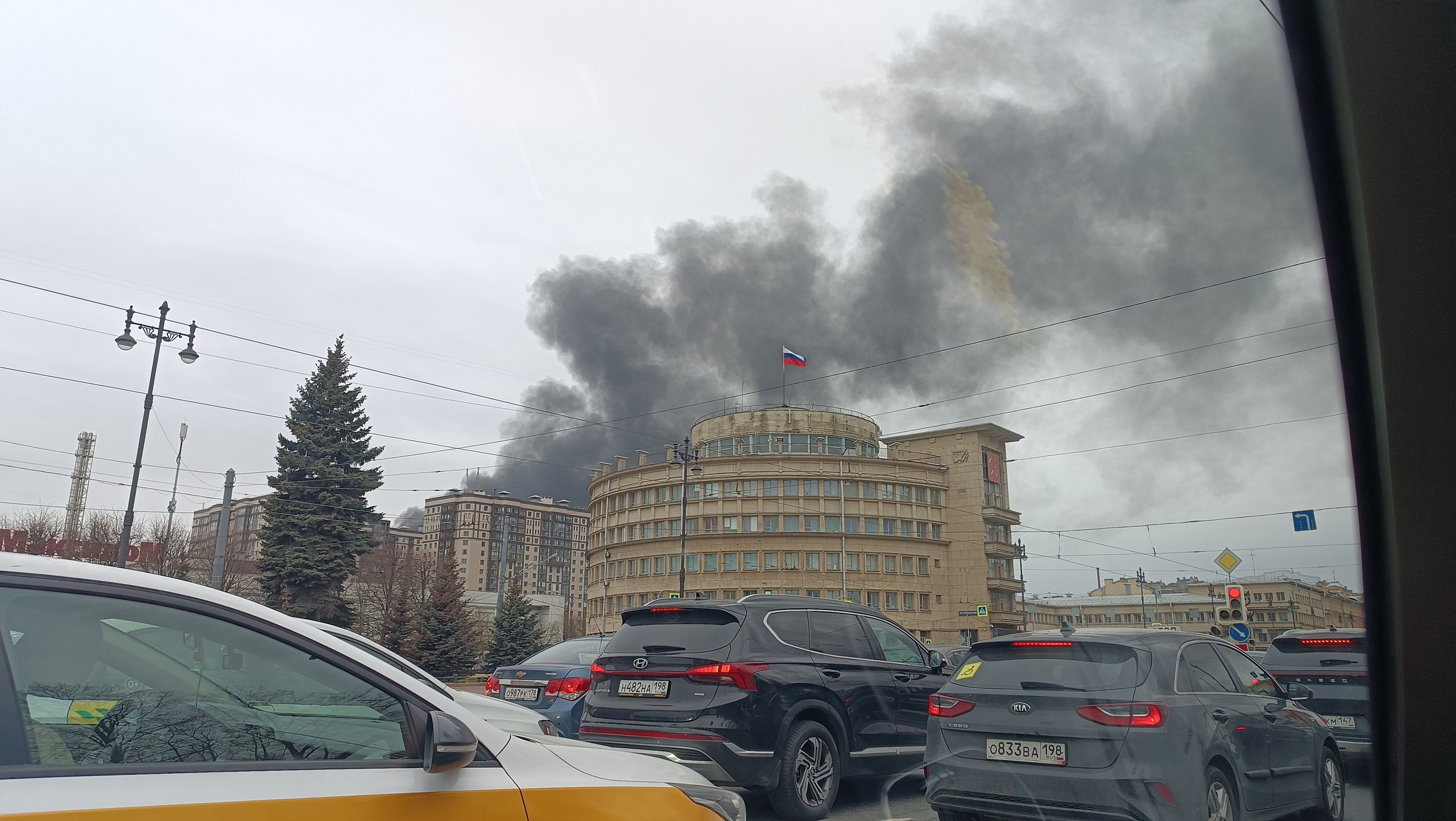 Дым от палет, горевших в Кировском районе Петербурга, видел весь город, от  Рыбацкого до Кронштадта — Мегаполис