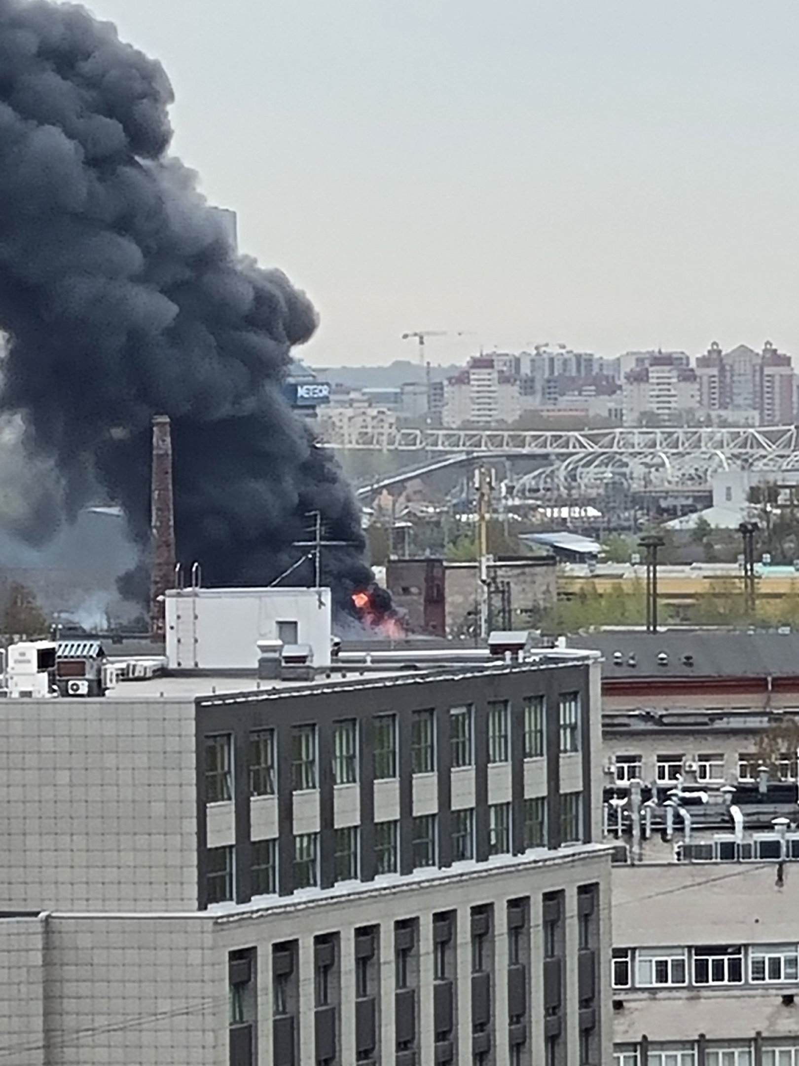 Дым от палет, горевших в Кировском районе Петербурга, видел весь город, от  Рыбацкого до Кронштадта — Мегаполис